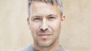 Björn Hedensjö är psykolog och författare. Han säger att alla kan drabbas av Dunning-Kruger-effekten, men om man saknar självinsikt kan det blir problematiskt på många sätt. Björn Hedensjö