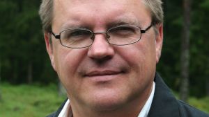 Den finländska asylpolitiken är en av de tuffaste i Europa, säger chefredaktör Kenneth Myntti på ÖT. Författaren Kenneth Myntti