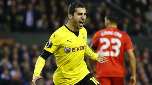 Mkhitaryan har varit hett byte på transfermarknaden en längre tid. Henrikh Mkhitaryan firar mot Liverpool.