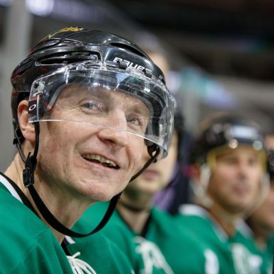Jere Lehtinen hyväntekeväisyysottelussa vuonna 2014 pelitamineet päällä.