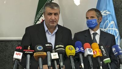 Mohammad Eslami och Rafael Grossi