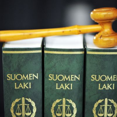 Lakikirjoja.