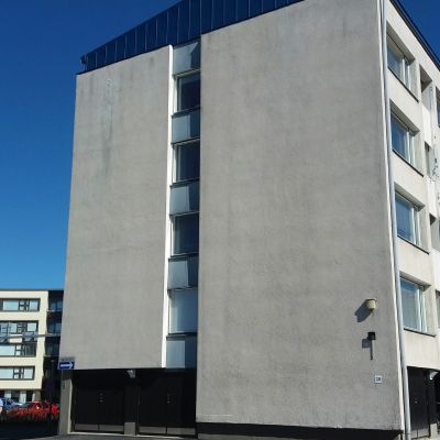 Valtakatu 30. Seinä, johon maalataan muraali.