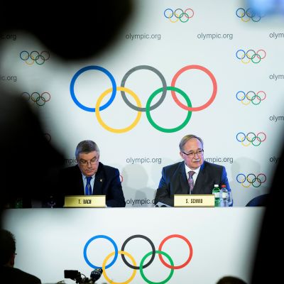 Thomas Bach ja Samuel Schmid.