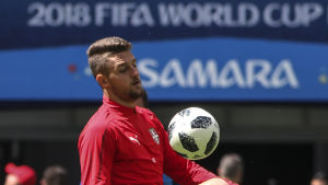 Lazios guldklimp i fokus. Sergej Milinkovic-Savic tränar inför Costa Rica-matchen.
