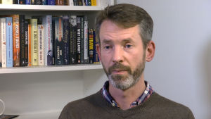Simon Bowers har tidigare jobbat som ekonomisk journalist vid the Guardian. Simon Bowers.