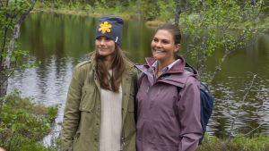 Kruununprinsessa Victoria ja prinsessa Sofia vierailivat Fulufjälletin kansallispuistossa Älvdalenissa, Sofian kotikunnassa Taalainmaalla. Ruotsin kuningasperheen viime vuosi oli vaiheikas kotimaassa ja ulkomailla.