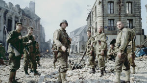 Saving Private Ryan, Rädda menige Ryan soldater uppställda i en krigshärjad stad.