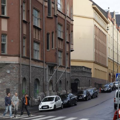KUA ja C-talo Satamakadulta kuvattuna Luotsikadun suuntaan
