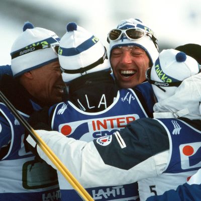 Stafettlaget Harri Kirvesniemi, Janne Immonen, Mika Myllylä och Sami Repo var överlägset i Lahtis 2001.