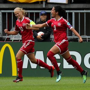 Harder och Nadim har prickat formen. Pernille Harder och Nadia Nadim guld värda för Danmark.