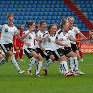 Österrikes damer firar sin semifinalplats.