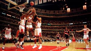 Jordan, Scottie Pippen, Dennis Rodman samt spelare som inte lyste lika kraftigt men som utgjorde Chicagos vinnarlag Chicago Bulls under NBA-säsongen 1996-97.