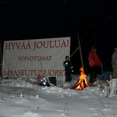 Maaseutunuorten joulutuli lämmitti Kontiolahdessa.