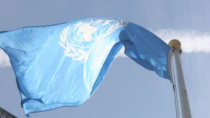 FN:s flagga vajar för multilateralism och mänskliga rättigheter. Att folkrätten respekteras är livsviktigt för de nordiska länderna. FN:s högkvarter i New York