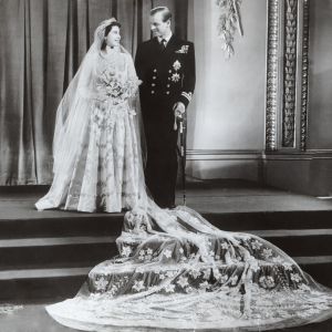 Den blivande drottning Elizabeth och prins Philip gifte sig den 20 november år 1947. Prins Philip och prinsessan Elizabeth gifter sig den 20 november 1947.