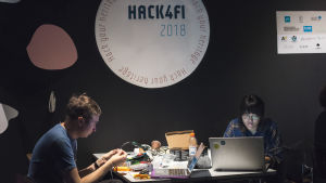 Hack4FI 2018 -kulttuurihackathonissa Vatte Wickström ja Thu Nguyen osallistuivat Ylen haasteeseen. Hack4FI 2018 -kulttuurihackathonissa Vatte Wickström ja Thu Nguyen osallistuivat Ylen haasteeseen.