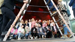 Årets allsångsartister presenterades på Skansen 13.6. Artisterna i Allsång på Skansen
