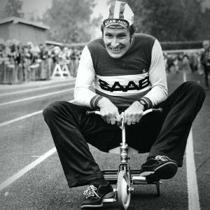 I Borgå åktes i många år en cykeltävling för barn med namnet "Harry Hannus knatterace". Nu finns planer på att återuppliva tävlingen. Harry Hannus trampar en liten trehjuling på ett barncykeljippo