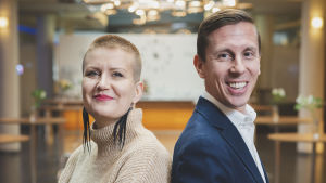 Milja Köpsi, koordinator för Mimmit koodaa och Rasmus Roiha, VD för programvaruföreningen Ohjelmisto- ja e-business ry. Bild på Rasmus Roiha och Milja köpsi från mimmitkoodaa.