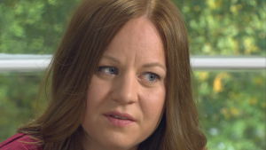 Lina Teir var med om att starta We See You-kampanjen på sociala medier och hon säger att flyktingkrisen varit en prövning för hela samhället och varje enskild medborgare. När något så här stort händer, säger hon, vad gör du då och vad blir du då? lina teir pratar
