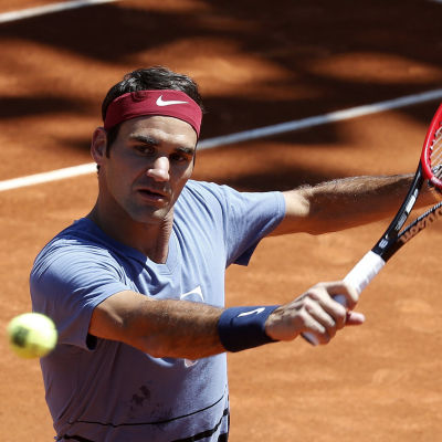 Roger Federer tränar i Madrid.