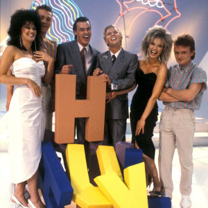 Tiina Pirhonen, Ville Virtanen, Aake Kalliala, Pirkka-Pekka Petelius, Pirjo Luoma-aho ja Antti Raivio Hymyhuulissa (1987).