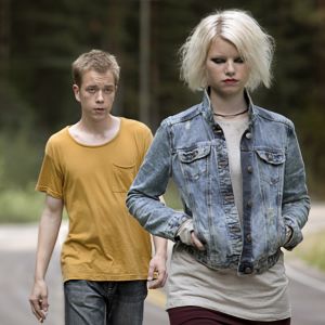 Elokuva kahden nuoren hauraasta rakkaudesta, mielettömästä pakomatkasta halki kesäisen Suomen.
