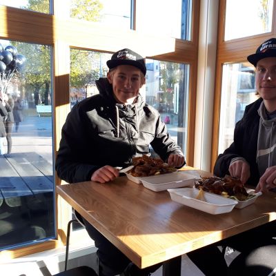 Jasper Nurmi ja Leevi Tolonen olivat ensimmäiset asiakkaat
