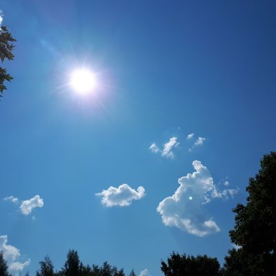 Aurinko paistaa Vaasassa lämpöennätyspäivänä