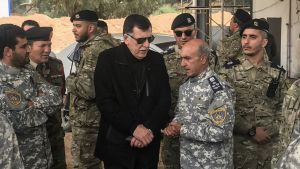 Libyens premiärminister Faraz Serraj träffar företrädare för regeringens styrkor utanför Tripoli den 5 april 2019. Libyens premiärminister Faraz Serraj träffar ledningen för den FN-stödda regeringens styrkor utanför Tripoli den 5 april 2019.