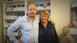 Petri Mukkila och Sirpa Laine vid resebyrån Olympia. Petri Mukkila och Sirpa Laine vid resebyrån Olympia.