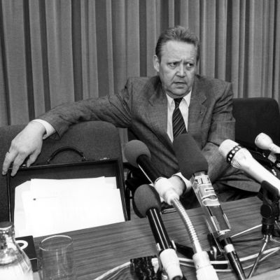 Günter Schabowski vid den historiska presskonferensen den 9 november 1989