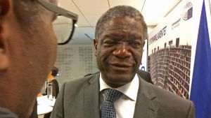 Doktor Denis Mukwege Doktor Mukwege är högt värderad för sina insatser. Han fick 2014 Europaparlamentets Sacharovpris för sin kamp mot sexuellt våld mot kvinnor i Östra Kongo. Doktor Dennis Mukwege