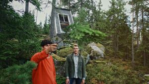 Kasper Strömman och Robin Flack vid en mikrostugan Nido Kasper Strömman och Robin Flack vid en mikrostugan Nido.
