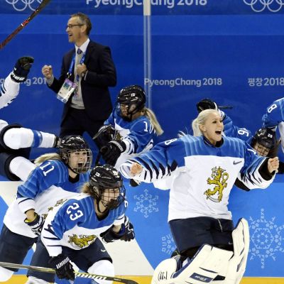 Naisleijonat juhlii