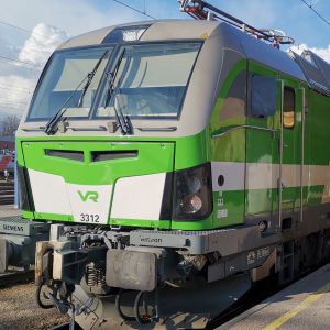 Vectron-sähköveturi Turun rautatieasemalla.