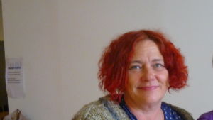 Geroartisten Taina Semi är både vårdare och artist. Taina Semi är både vårdare och artist