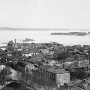 Näkymä Kuopion tuomiokirkon tornista 1880-luvun lopussa.