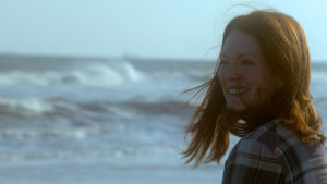 Julianne Moore muistisairaana Alicena elokuvassa Edelleen Alice.
