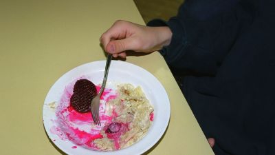 En tallrik med skolmat