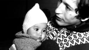 Chileläismies lapsensa kanssa Seutulassa 9.12.1973.
