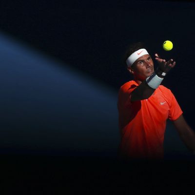 Rafael Nadal syöttää