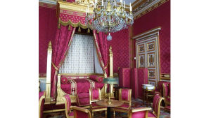 Napoleon III:n puoliso, keisarinna Eugénie osasi sisustamisen taidon. Buduaari pariskunnan keisarillisesta palatsista. Compiègne, Ranska. Napoleon III:n puolison, keisarinna Eugénien naisellinen buduaari Compiègnen keisarillisessa palatsissa, Ranskassa