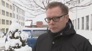 Forskningsdirektör Tuomo Turja vid Taloustutkimus - som har gjort partimätningen för Yle - säger att Sannfinländarna nu har hunnit i kapp Socialdemokraterna. Tuomo Turja.