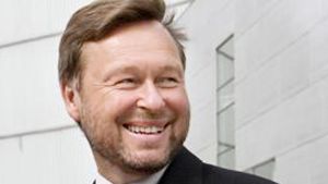 Berndt Arell är chef för nationalmuseet i Stockholm. Han har bland annat skrivit en bok om Tom of Finland och även satt upp en utställning om honom. berndt arell