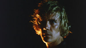 Raimo Karppinen aikuisena Arto Arsina. Viulisti Arto Arsi (Raimo Karppinen). Elokuvassa Da Capo.