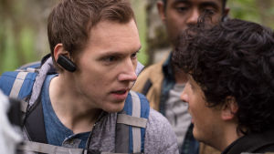 James (James Allen McCune) och Lane (Wes Robinson) stirrar på varandra.