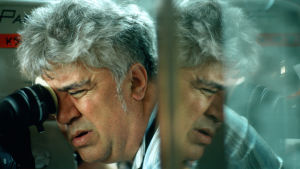 Bakom kameran. Pedro Almodóvar i samband med inspelningen av Volver, 2006.. Pedro Almodóvar bakom kameran i samband med Volver.