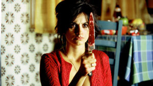 Blodigt allvar. Penélope Cruz i Volver, 2006. Penélope Cruz med en blodig kniv i Volver.